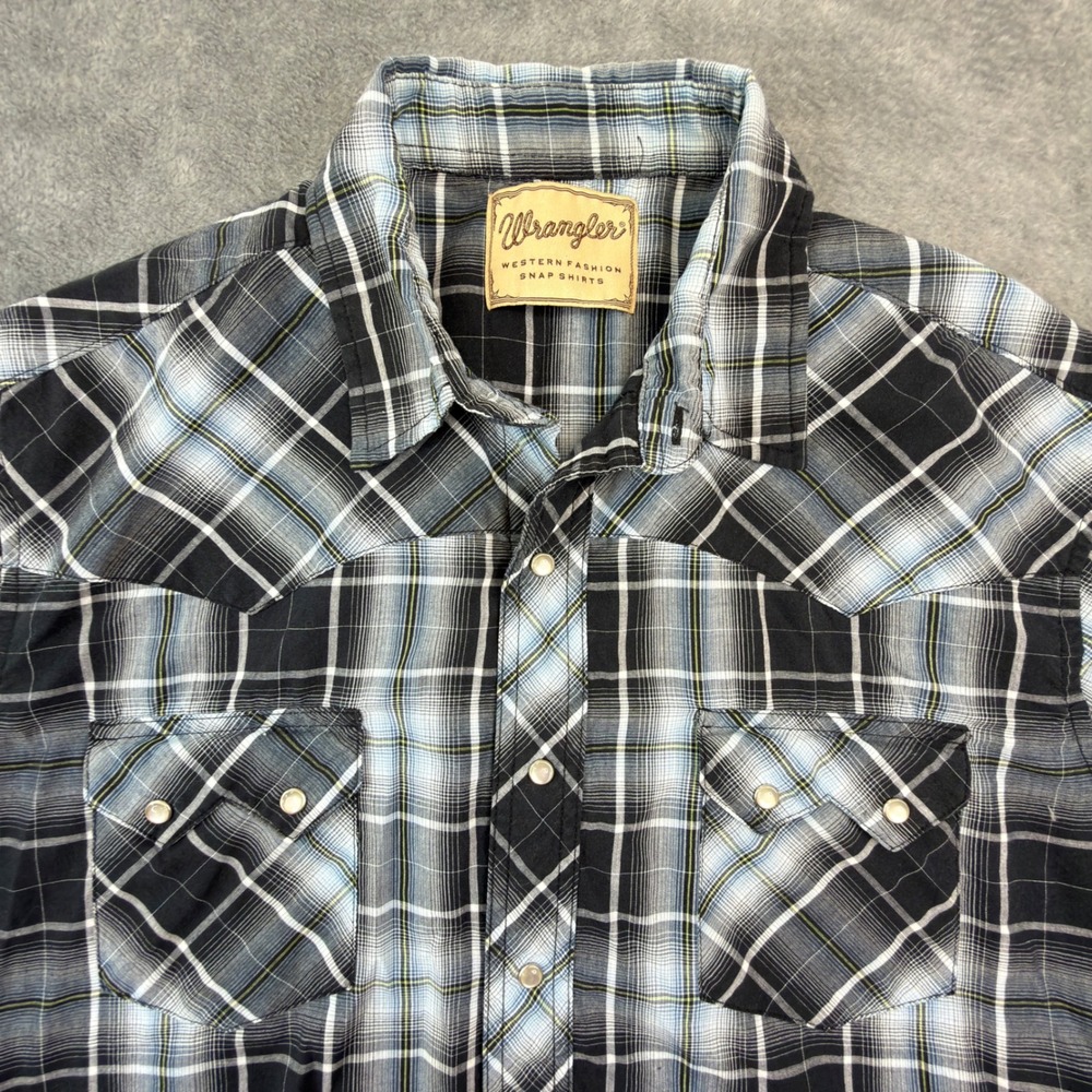 Wrangler Men Western Fashion Snap Shirt Black Blue Plaid Short Sleeve Pearl Snap